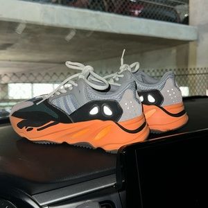 Adidas Yeezy Boost 700